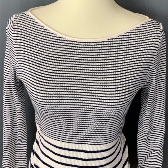 SALE Nwot GAP sweater - Picture 2 of 5